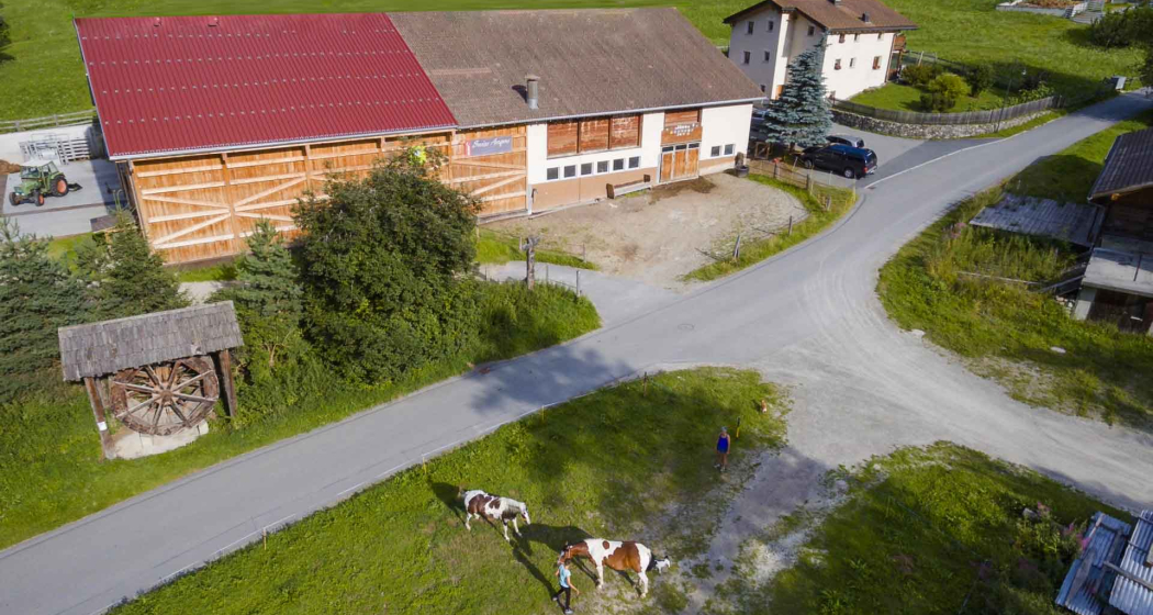 Unser Hof aus der Vogelperspektive Unser Hof aus der Vogelperspektive