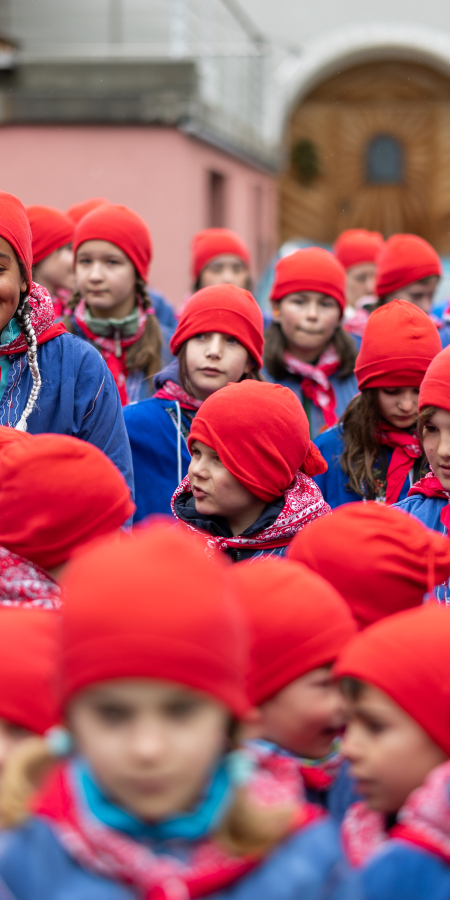 Kinder am Chalandamarz